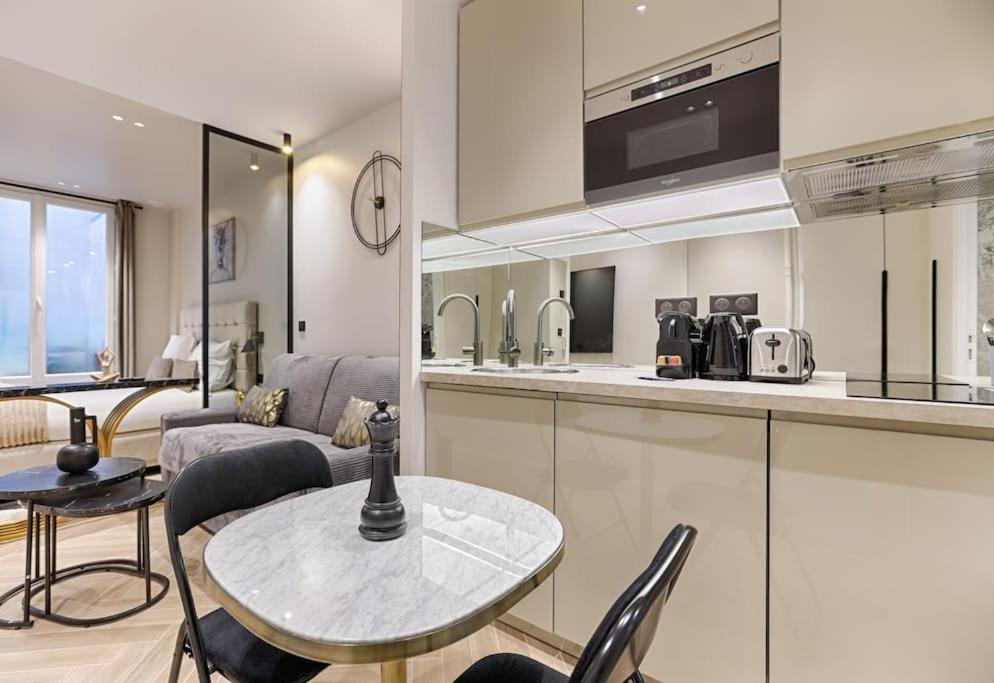 Magnifique Appartement Magenta Paris Exteriör bild