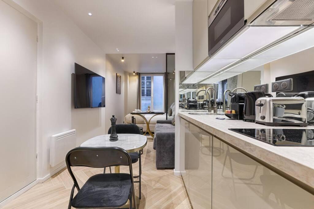 Magnifique Appartement Magenta Paris Exteriör bild